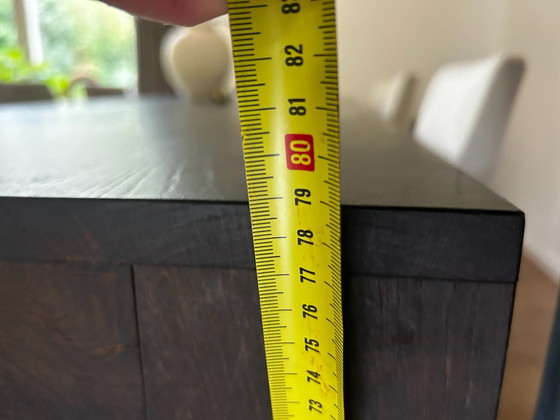 Dunkler Holzesstisch mit 8 Meridiani Stühlen, Esszimmergarnitur, Stoff, Schwarz (Foto 7 von 9)