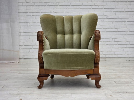 Image 1 of Fauteuil danois des années 1960, velours vert, bois de chêne sculpté.
