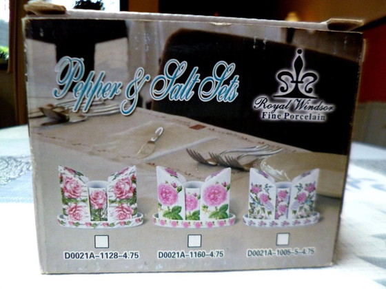 Royal Windsor Fine Porcelain, Salt Pepper Toothpick Set Origin Turkey Original Packaging – Table accessories (photo 4 of 5)
