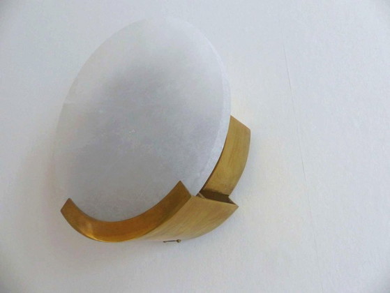 Image 1 of Zwei Wandleuchten des Modells „Melange“ aus Messing und Naturalabaster von VISUAL COMFORT, entworfen von Kelly Wearstler