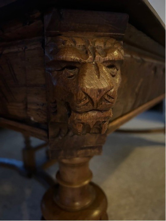 Image 1 of Table de salle à manger Malines style Renaissance avec quatre têtes de lion