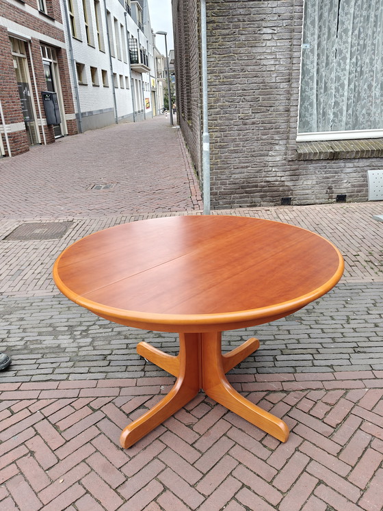Image 1 of Extendable round to oval dining table