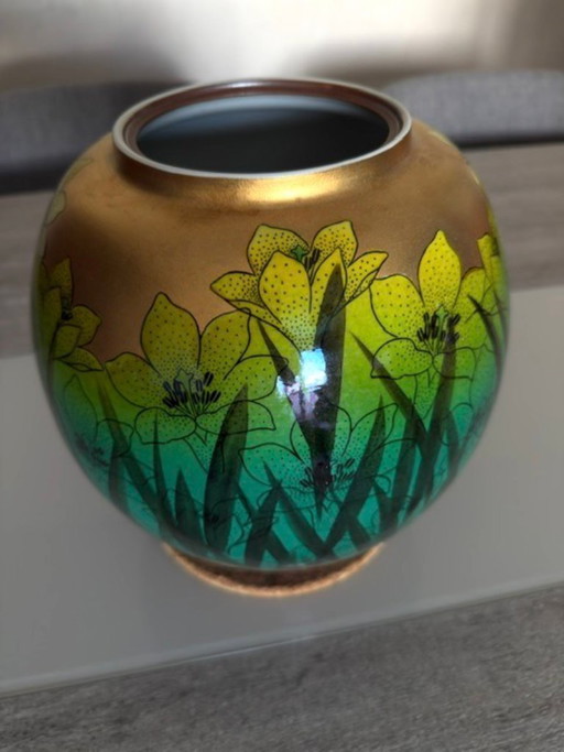 Kutani vase, made by Kenjiro Ota, polychrome and gold decorated vase, "Iris"