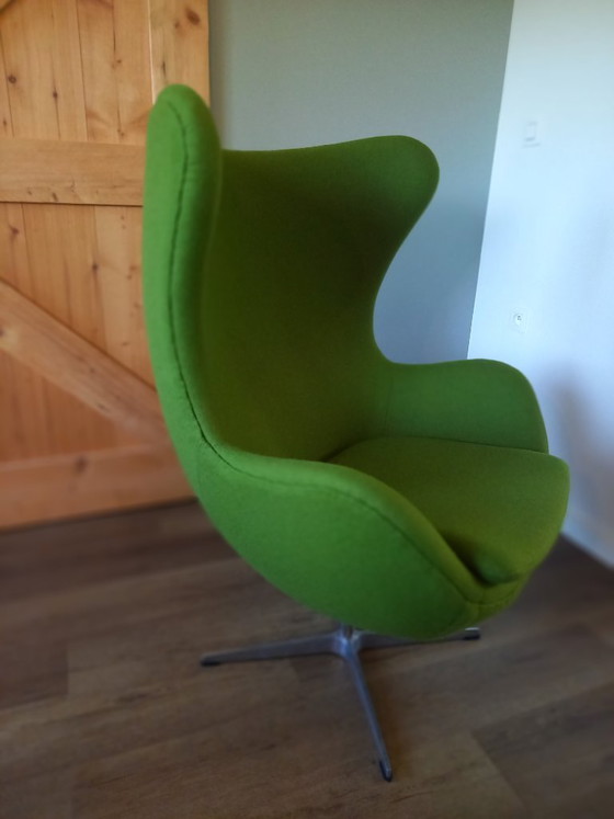 Image 1 of Egg chair replica naar model Arne Jacobsen