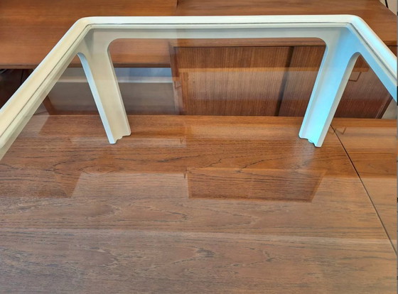 Image 1 of Couchtisch aus der Mitte des 20. Jahrhunderts, weiß lackiertes Holz mit Glasplatte, Italien, 1960er Jahre