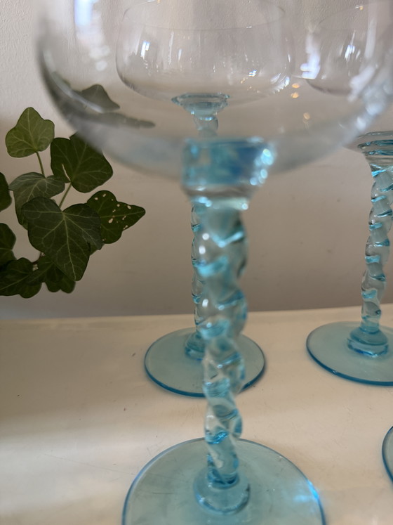 Ensemble de 4 verres à vin vintage à tiges torsadées bleu clair – Verres et carafes, Crystal (photo 5 of 5)