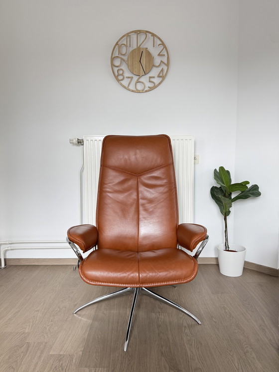 Stressless City High Back - Luxe Model - Heerlijk Comfort – Verstelbare relaxstoel, Aluminium, Leather (photo 7 of 10)