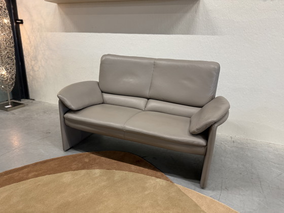 Image 1 of Canapé 2 places Leolux Catalpa en cuir gris