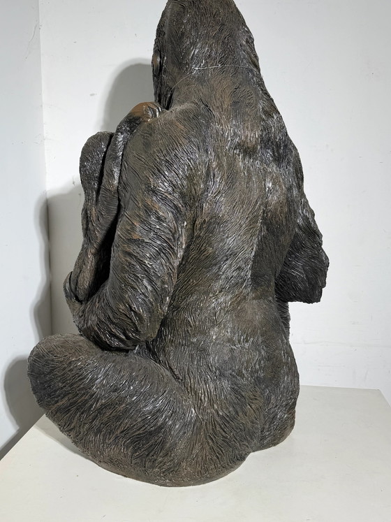 Escultura de gorila con cría – Estatua decorativa de animal de gran tamaño – 120 × 90 cm (photo 8 of 10)
