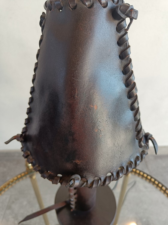 Image 1 of Lampada da tavolo italiana degli anni '70 in pelle con paralume annodato a mano.