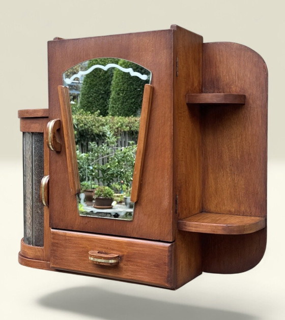Seltener Apothekerschrank im Art-déco-Stil | Buntglas, Spiegel & Messingbeschläge | 1920er-1930er Jahre (photo 2 of 15)