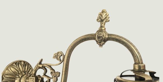 Image 1 of Wandleuchte im Stil Louis XVI. – Um 1930 – Ziselierte Bronze und Glaskugel aus Opalglas