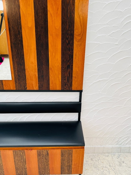 Image 1 of Vintage wandkast met opbergbankje uit de jaren 70.