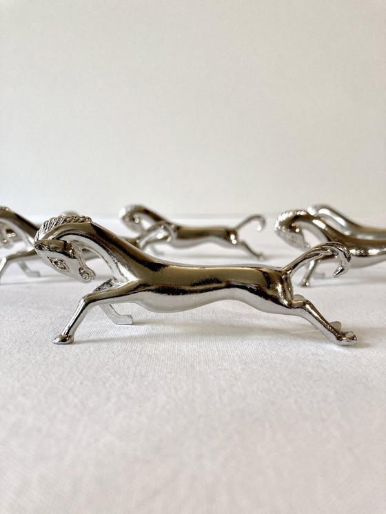 Image 1 of Zes verzilverde metalen messenhouders in de vorm van paarden. Jaren 60.