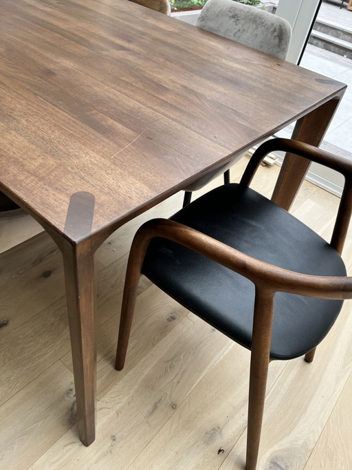 Table artisanale en noyer massif