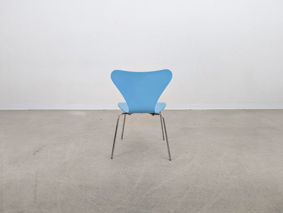 Image 1 of Fritz Hansen Series 7 Chair Light Blue 3107 Chair Arne Jacobsen