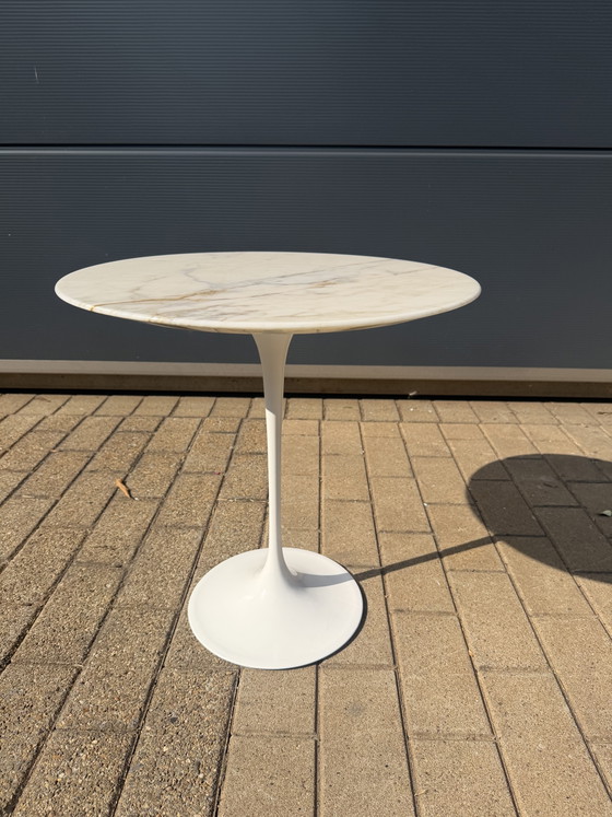 Image 1 of Knoll Tulip Beistelltisch aus Calacatta Gold (Oro) Marmor in NEUEM ZUSTAND! Eero Saarinen