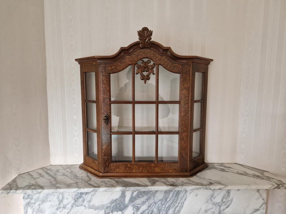 Image 1 of hangvitrinekastje