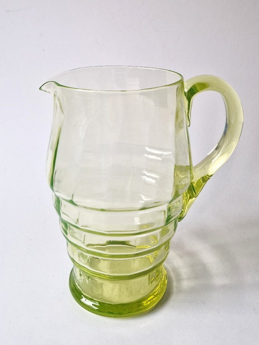 Art-déco-Wasserkrug aus Uranglas – 20 cm