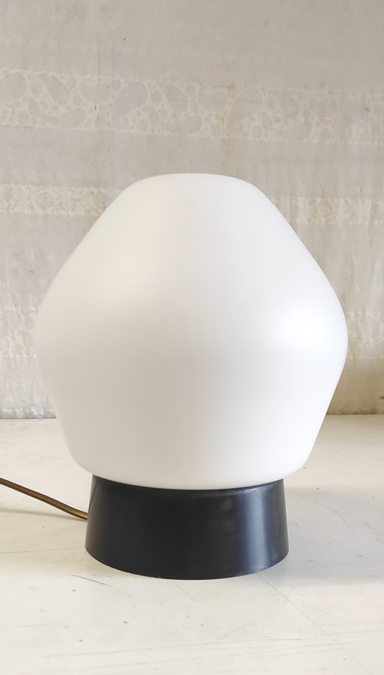 Image 1 of Plafondlamp van PHILIPS in wit glas en zwart ABS - jaren 60/70