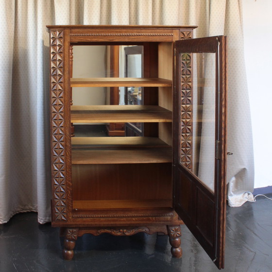 Image 1 of Display cabinet with mirrored back panel