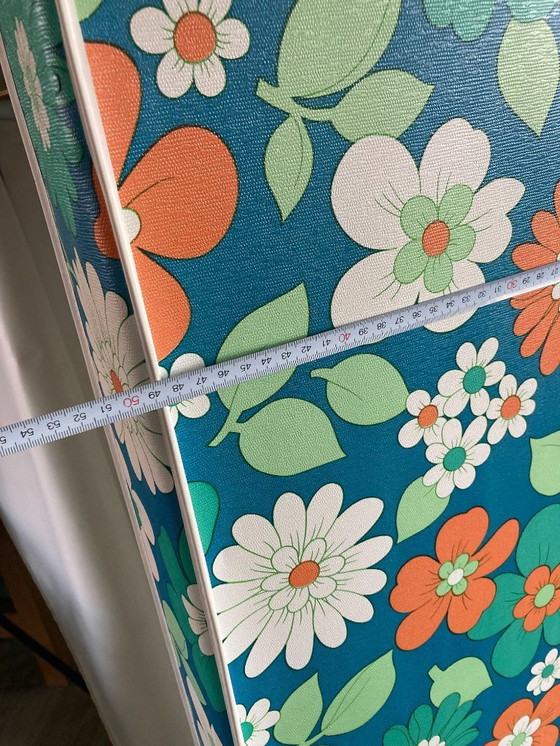 Image 1 of Armadio da campeggio vintage con design floreale retrò