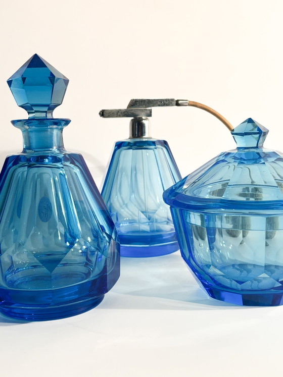 Ensemble de toilette en verre bleu clair des années 1950 – Objets déco, Glass (photo 9 of 9)
