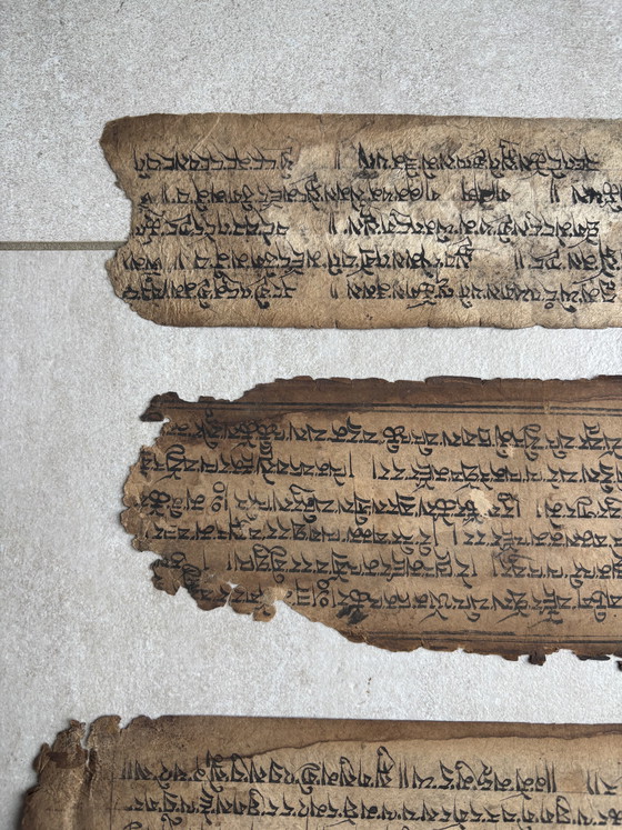 Image 1 of Antico manoscritto buddista tibetano, XVIII-XIX secolo - frammenti autentici su carta fatta a mano