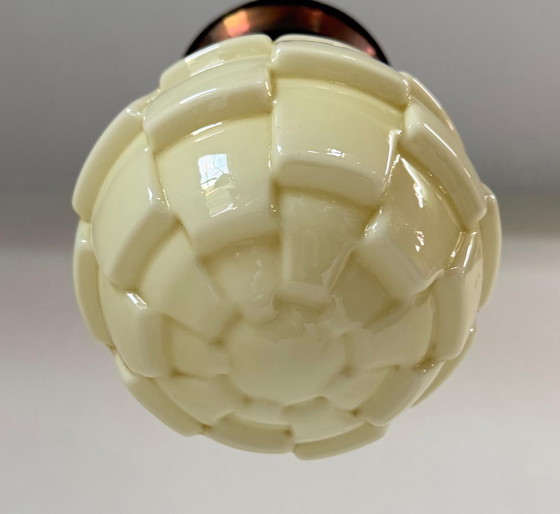 Image 1 of Lámpara colgante Art Déco antigua Thabur 'Alcachofa' color crema con aplique de cobre.