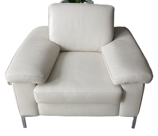 Sillón de cuero color crema