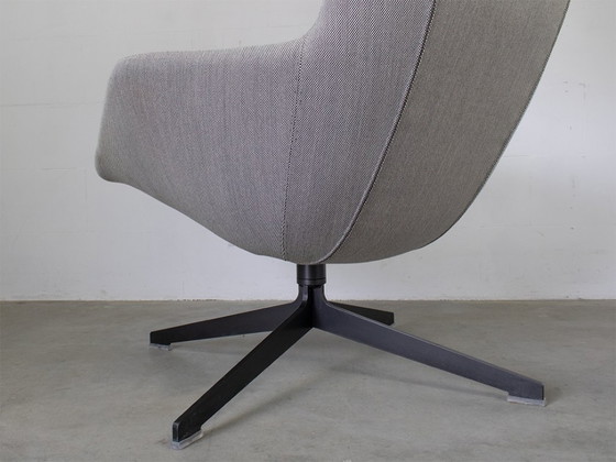 Image 1 of Moroso Sessel – Ein Spaziergang in gerader Linie, Design von Alfredo Haberli