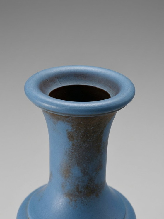 Petit vase en verre ambré revêtu de bleu – Décor de vigne – 14 cm – Glass (photo 4 of 9)