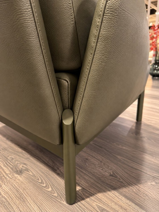 Poltrona LEOLUX ENNA 1 posto in pelle Senso avocado con base colore personalizzato – Poltrone, Leather, Metal (photo 6 of 6)