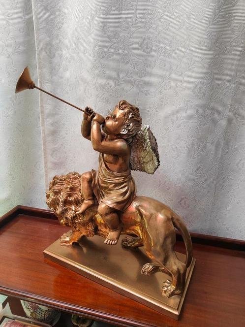 Image 1 of Sculpture Putti sur Lion d'or. Très belle