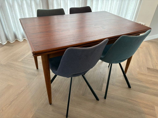 Ausziehbarer Tisch aus dänischem Teakholz – Vintage aus den 1960er Jahren