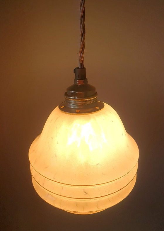 Image 1 of Vintage hanglamp - amberkleurig glas met spots en goudkleurige biezen.