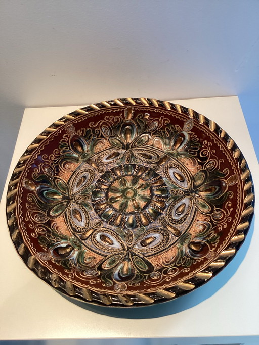 Precioso Plato de Pared de Cerámica Antiguo - Georges Destrebecq (Maitrise de Nimy, 1950) - 29 cm.