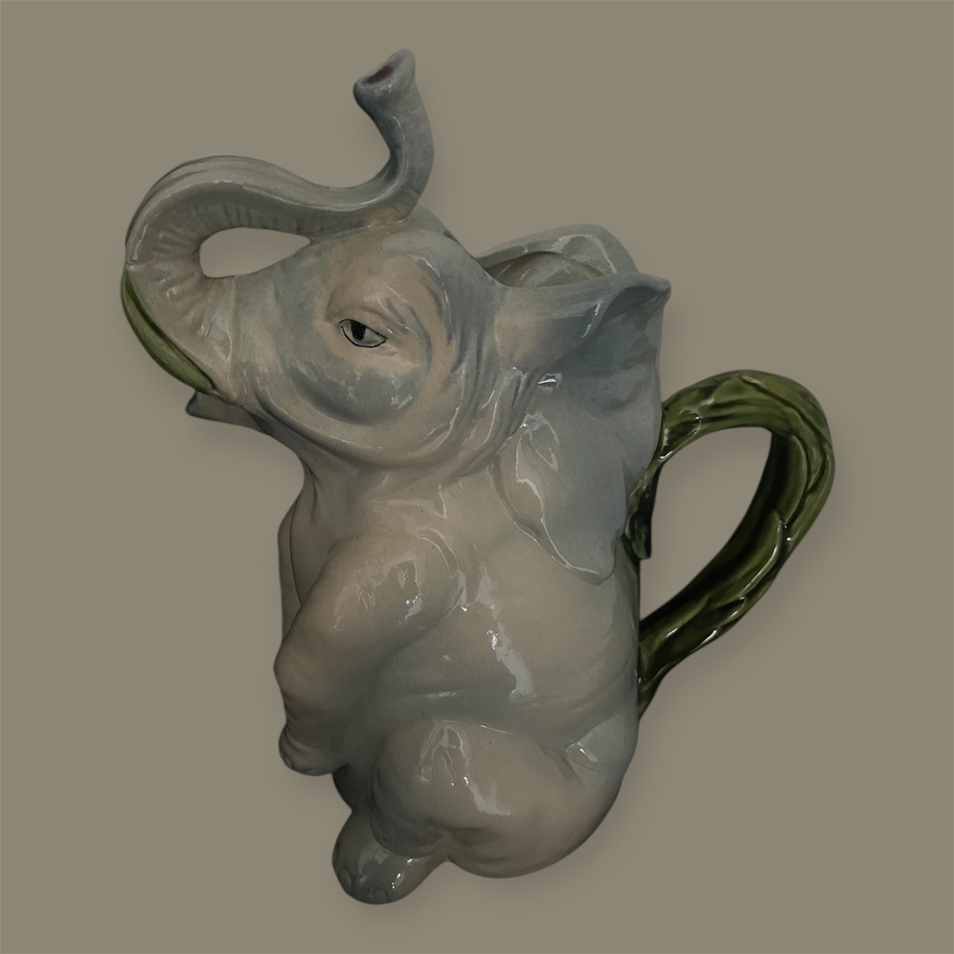 Antique Majolica elephant carafe izgst | €129 | Whoppah