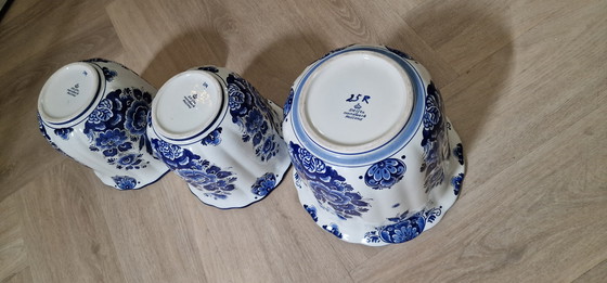 Image 1 of Exclusive set of 3 hand-painted Delft Blue cachepots – Holland
