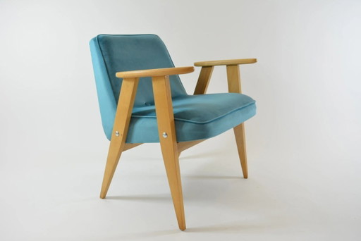 Fauteuil 366, gesigneerd J. Chierowski, hemelsblauw