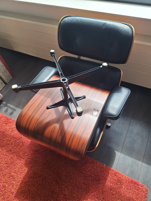 Iconische Vitra Eames Lounge Chair Met Ottoman – Palissander & Zwart Leder (2008)