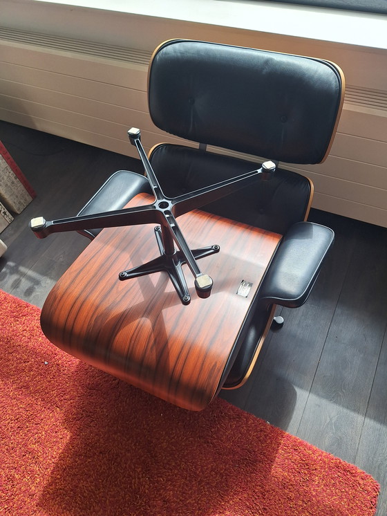 Image 1 of Iconique Vitra Eames Lounge Chair With Ottoman - Bois de rose et cuir noir (2008)
