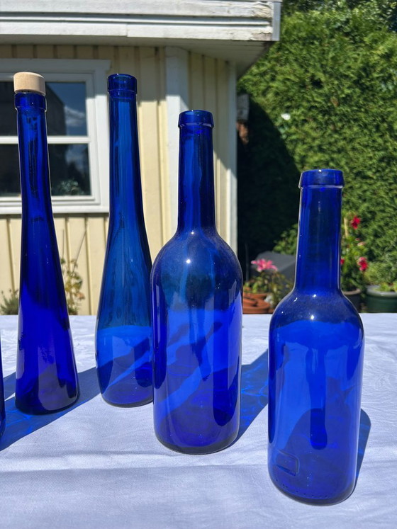 Image 1 of Set van 6 kobaltblauwe glazen flessen/vazen/vintage blauwe decoraties