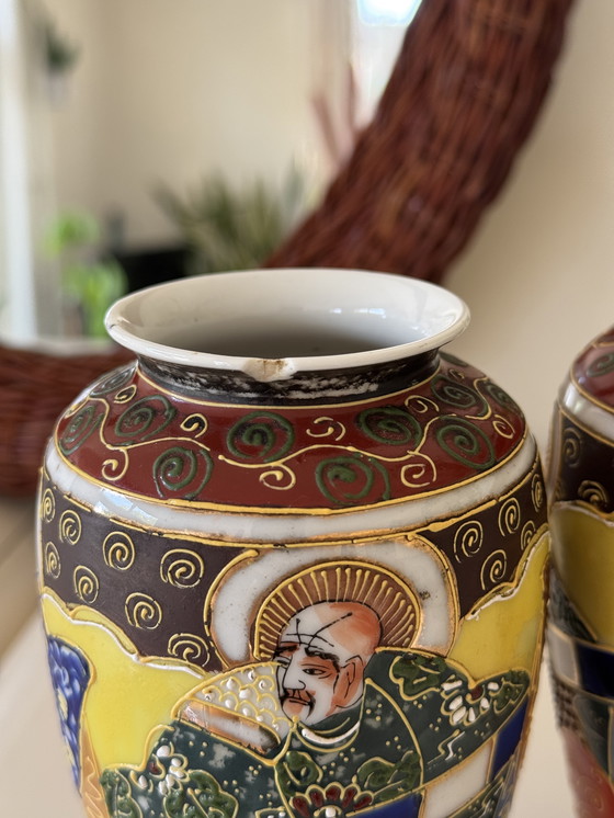 Image 1 of Vasi giapponesi vintage con decorazioni geisha e accenti dorati
