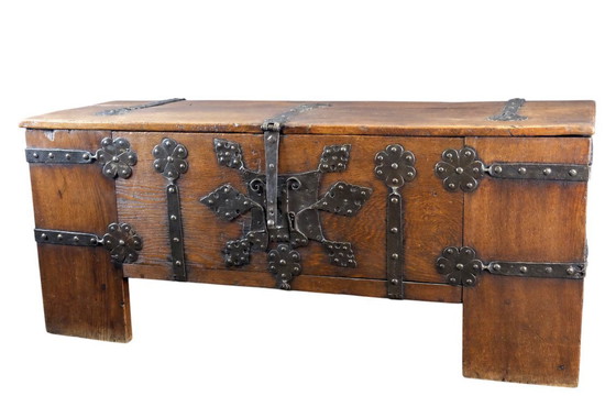 Image 1 of Stollentruhe del siglo XVI