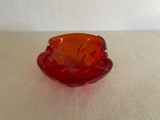 Vintage rote Sommerso-Kunstglasschale, Italien, 1960er Jahre – schalen (photo 2 of 7)