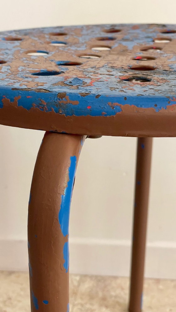 Image 1 of Paar industriële stalen PATINE TABOURETS Blauw & Chocolade VINTAGE