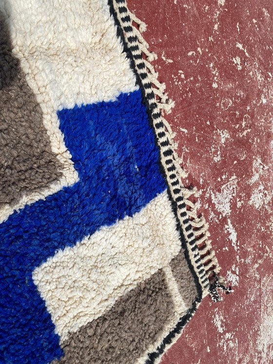 Image 1 of Large Vintage Beni Ourain Rug 255x170 cm – Abstract Moroccan Wool Rug – Blue & Beige Geometric Design – Statement Boho / Modern 