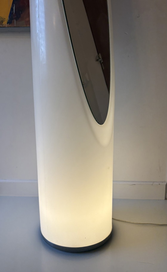 Image 1 of Miroir sur pied avec éclairage style Unghia