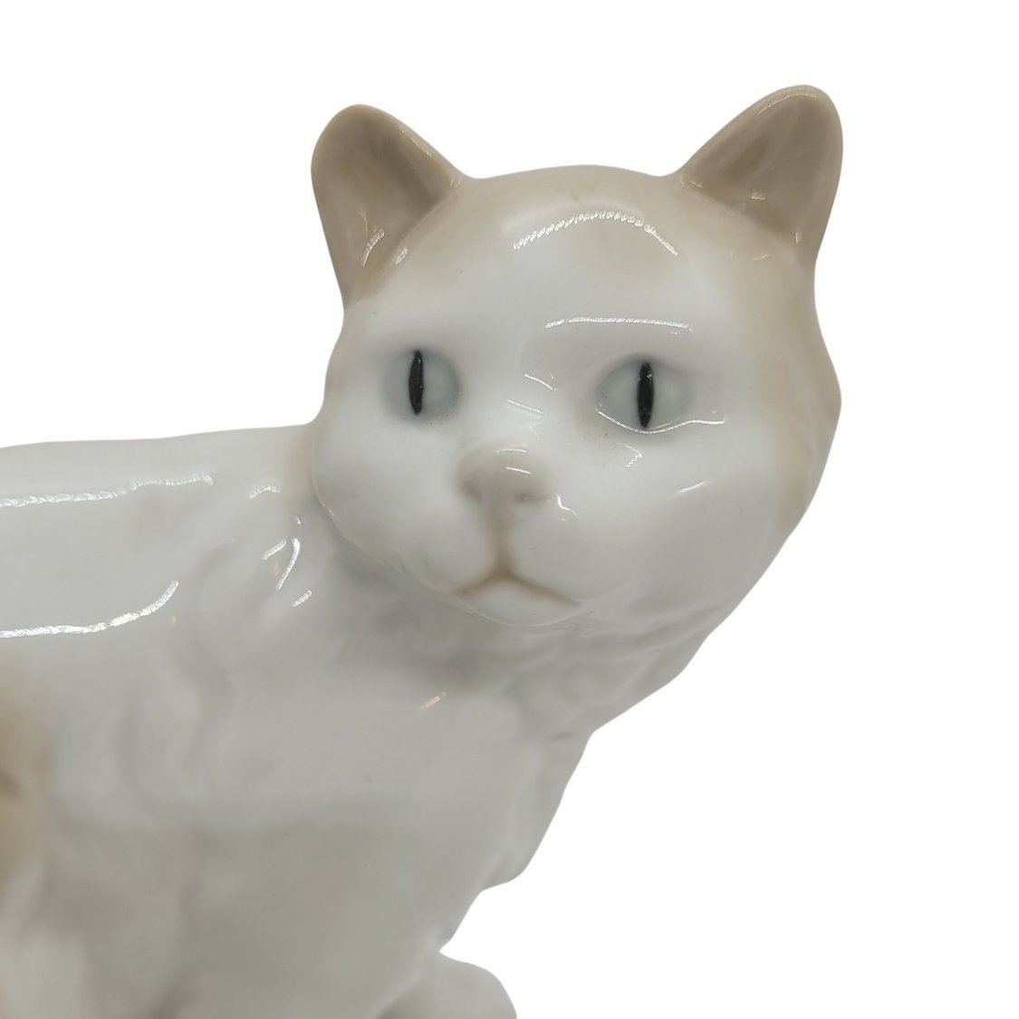 Cat” Figurine, Enameled Porcelain, Nao by Lladró, 20th Century